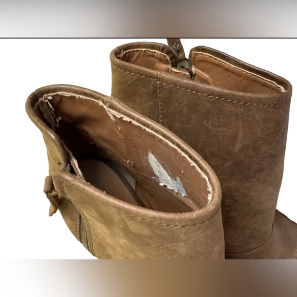 Kelsi Dagger Brooklyn
Womens Side Zip Block Heel Peep Toe Booties Brown Size 7.5 - Picture 8 of 14